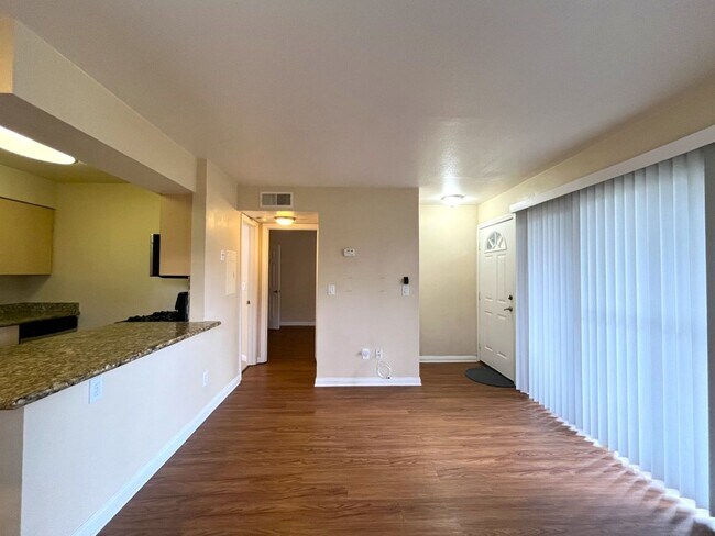 Building Photo - 2160 Highpointe Dr