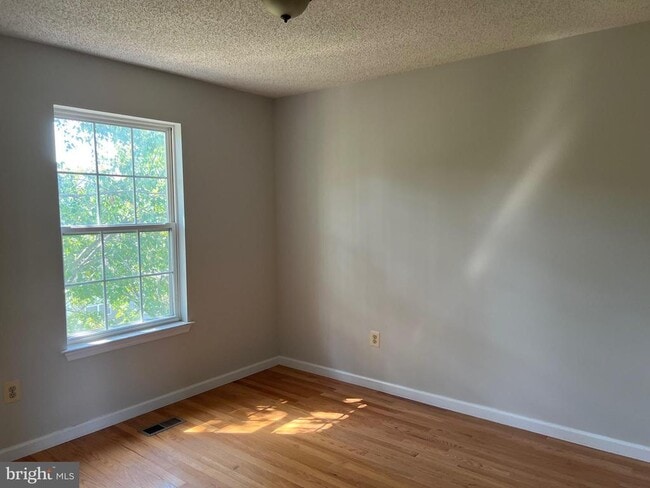 Building Photo - 53 E Shrewsbury Pl