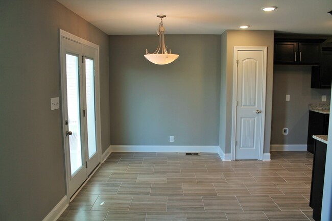 Building Photo - 254 Azalea Dr
