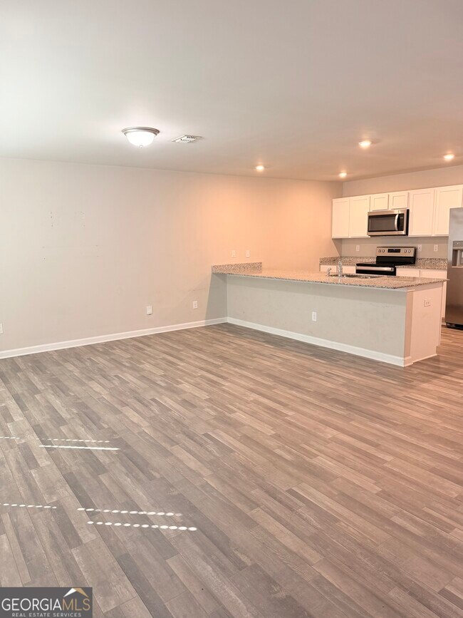 Building Photo - 725 Cole Dr