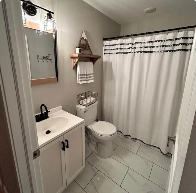 Building Photo - 225 Snow Shoe Ln