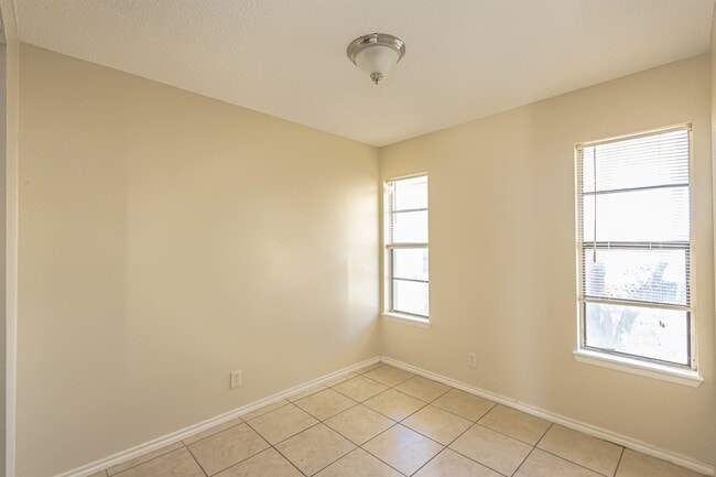 Building Photo - 100 Hillside Rd