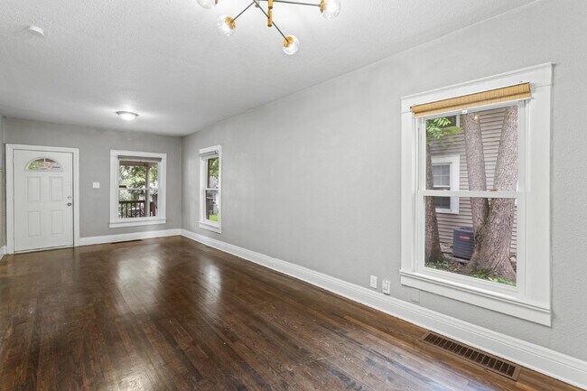 Building Photo - Coming Soon!! Charming 2-Bedroom Home!