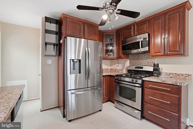 Building Photo - 7414 Jervis St