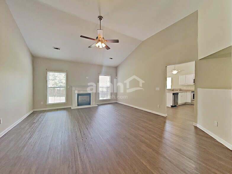 Building Photo - 1523 Cardinal Ln