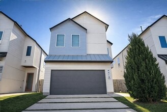 Building Photo - 4413 Santorini Ln