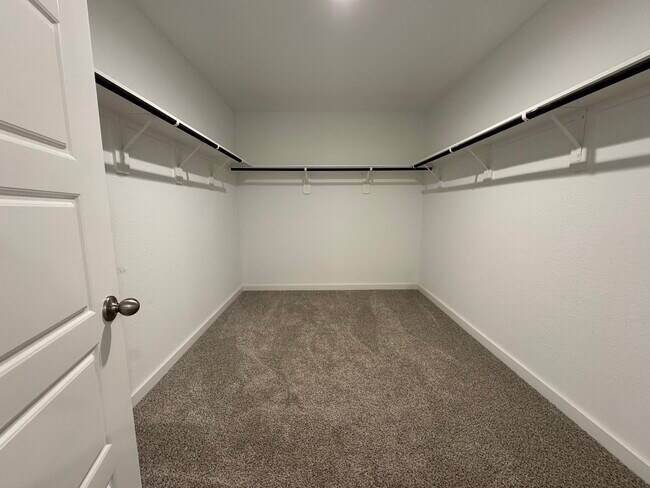 Building Photo - 3002 Skyline Mesa Dr