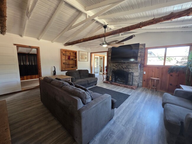Building Photo - MOVE-IN SPECIAL!! Get 50% off your first m...