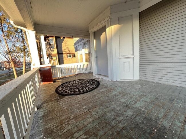 Building Photo - 1503 2nd Ave SE