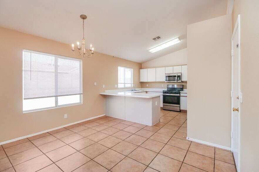 Building Photo - 8046 E Fairfield St