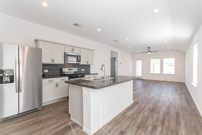 Building Photo - 24314 Pebble Cres Ln