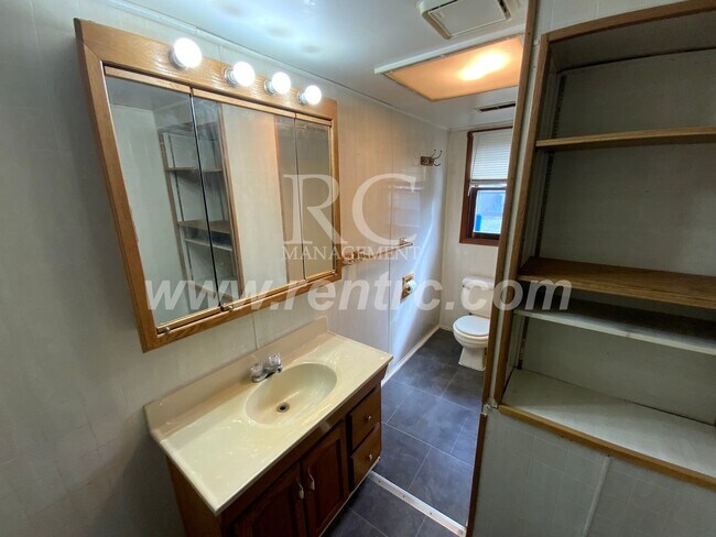 Building Photo - 117 Vance-