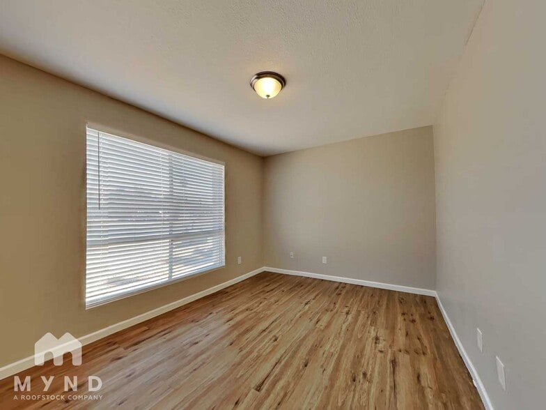 Building Photo - 8336 N 105th Ln