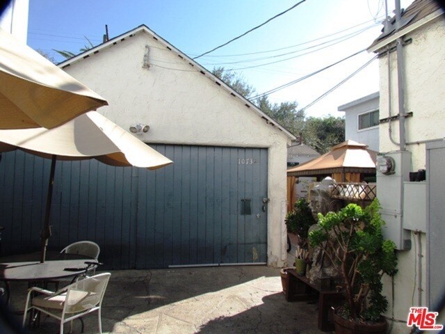 Garage - 10730 Palms Blvd