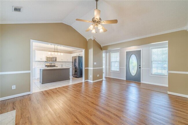 Building Photo - 231 Windermere Dr