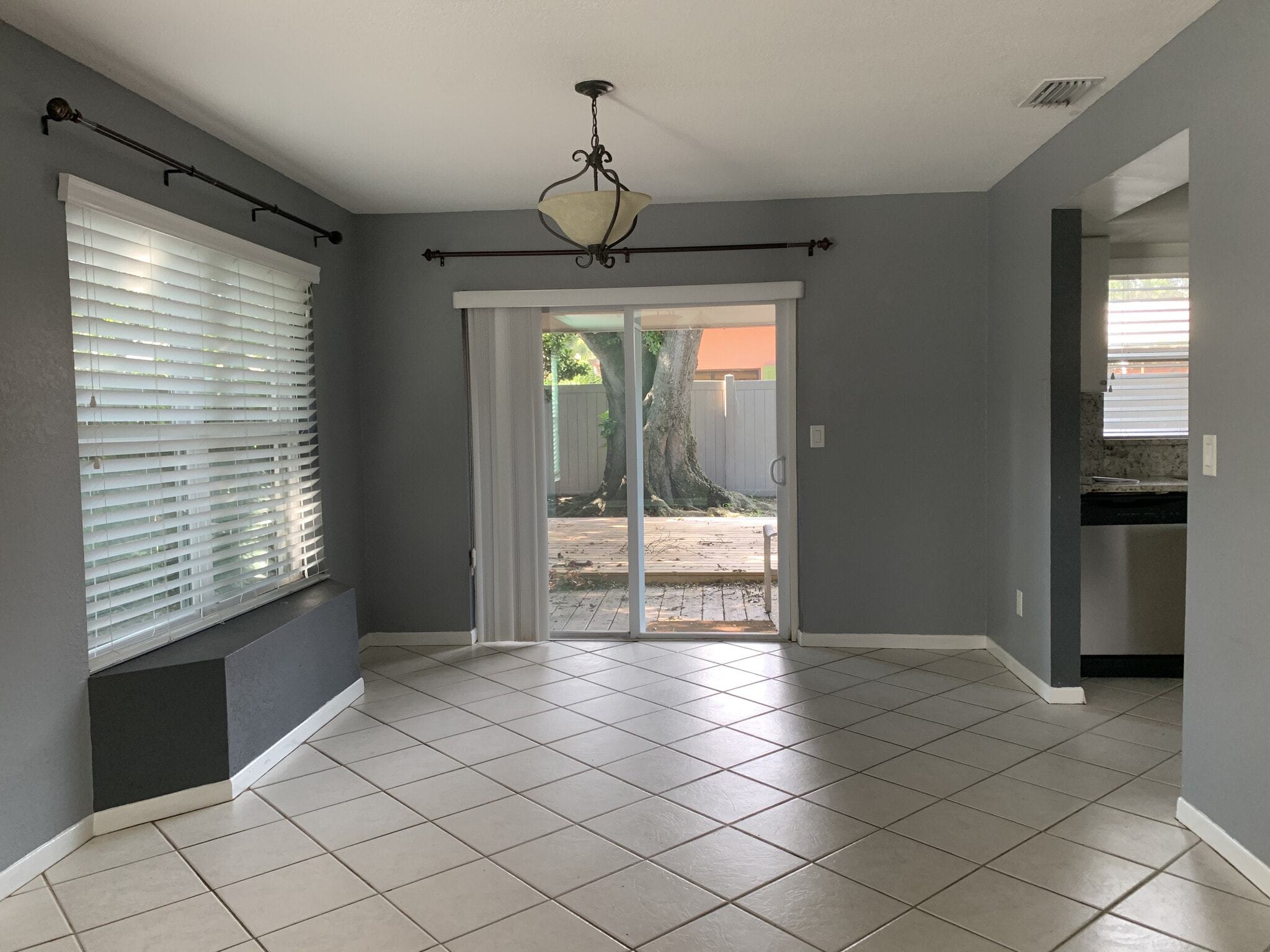 Dining Room - 6959 Aberfeldy Ave N