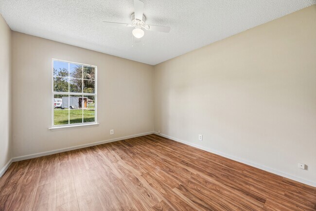 Building Photo - 117 Pinedale Dr