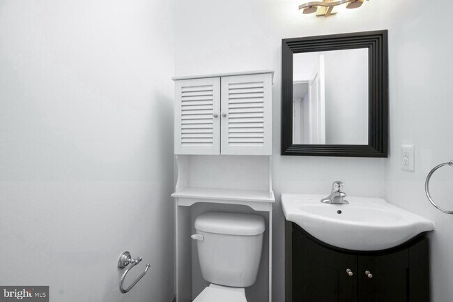 Building Photo - 457 S 6th St