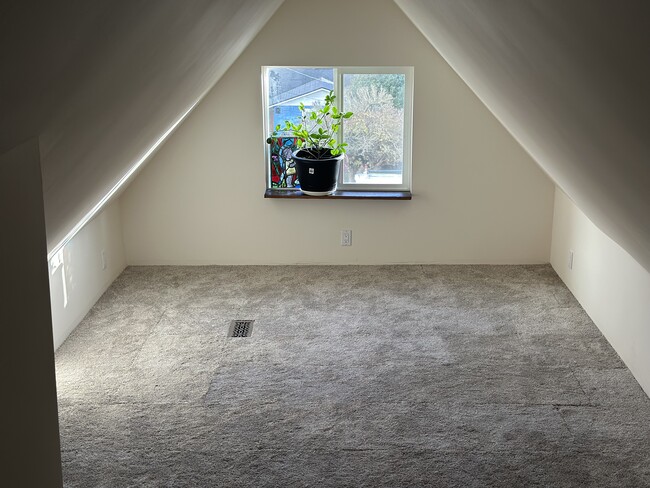 Attic Space - 8429 Dallas Ave S