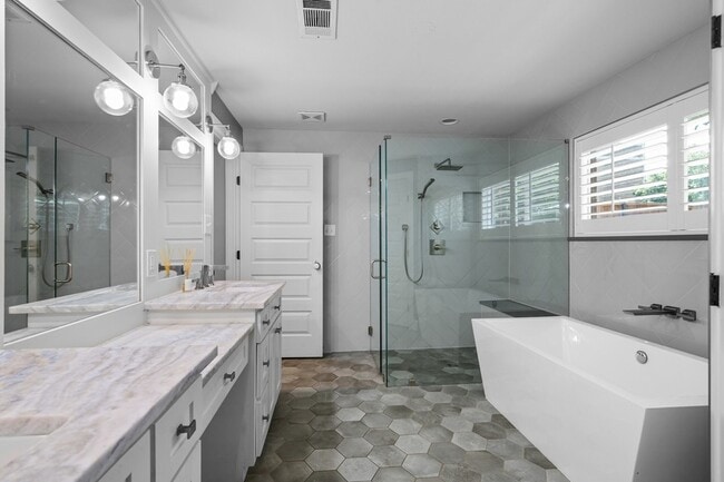 Building Photo - 4036 Linden Ave