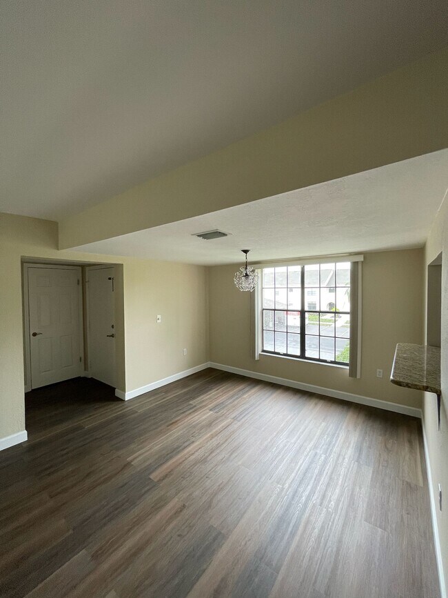Building Photo - 2497 Heron Terrace
