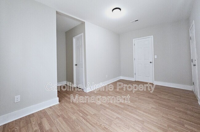 Building Photo - 410 Clegg St