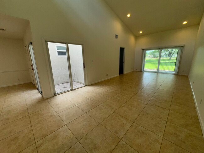 Building Photo - 6447 Parkview Dr