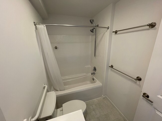 Building Photo - 410 Mayer Pl