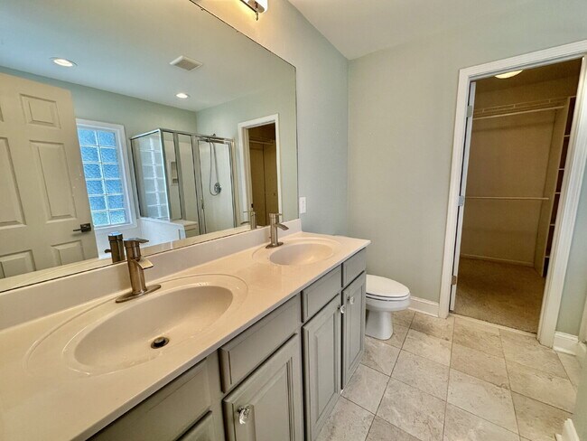 Building Photo - Charming Two Bedroom Home in Pinecrest!