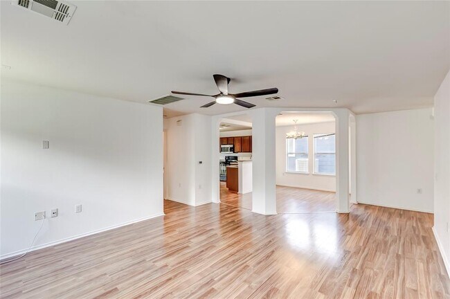 Building Photo - 1609 Anise Dr