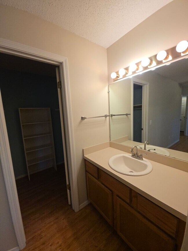 Building Photo - 408 Austin Cir