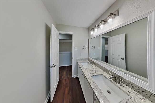 Building Photo - 6307 Briar Cross Ct