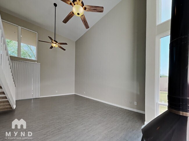 Building Photo - 930 S Dobson Rd