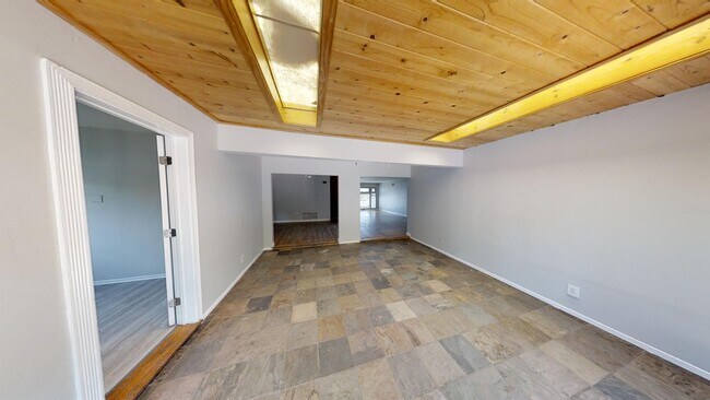 Building Photo - 5018 Rockford Dr