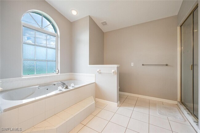 Building Photo - 11895 Claremont Dr
