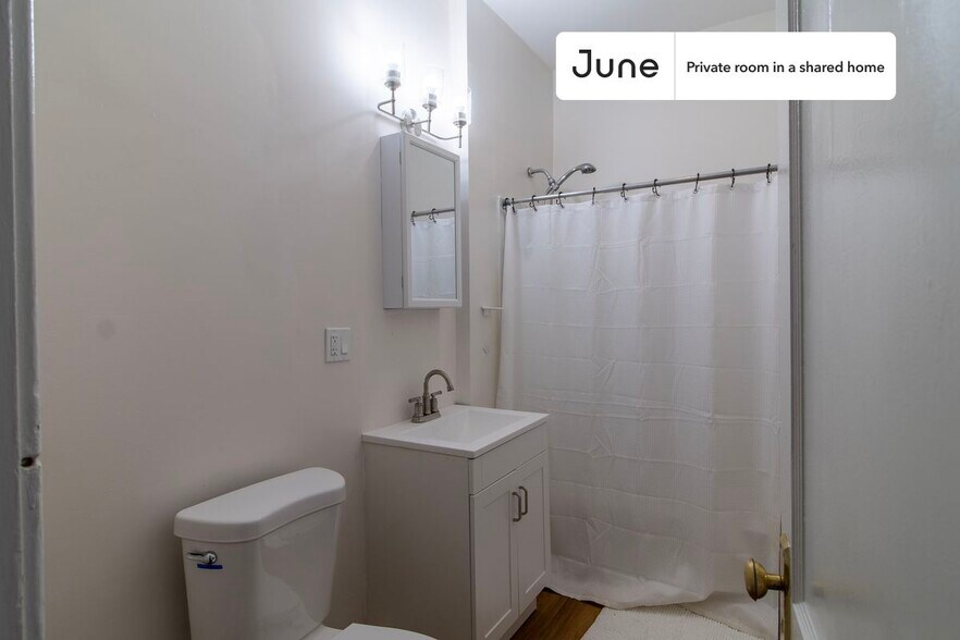 Building Photo - Room in Shared 4 bed/1 bath home