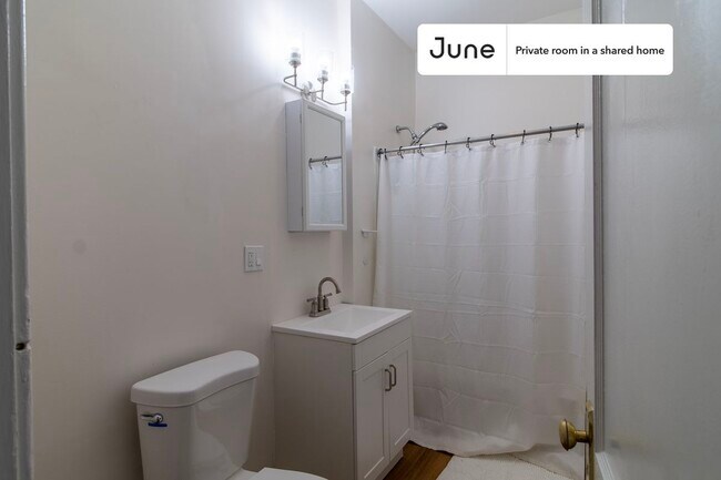 Building Photo - Room in Shared 4 bed/1 bath home in Dorchester Center