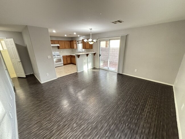 Building Photo - Gorgeous 3Bed/2.5Bath/2Car, 2-Story Home located in Spring Valley