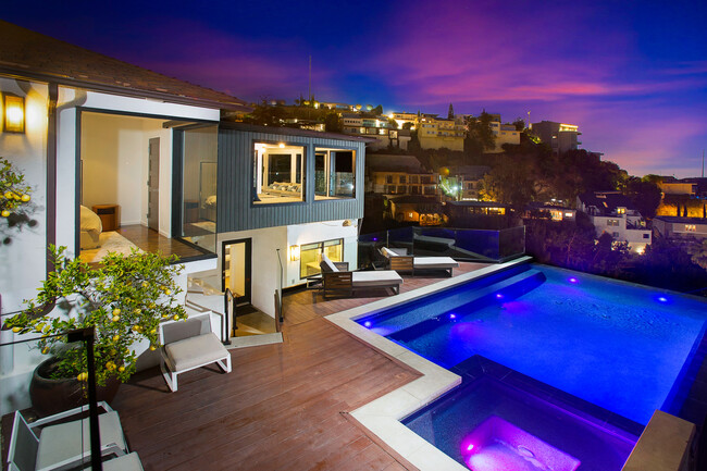 Building Photo - 1733 Sunset Plaza Dr