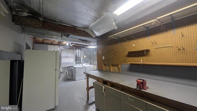 Building Photo - 922 Petinot Pl