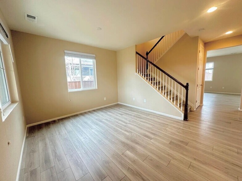 Building Photo - 9233 Englemann Ct