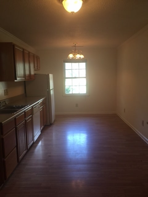 Building Photo - Adorable Three Bedroom Home