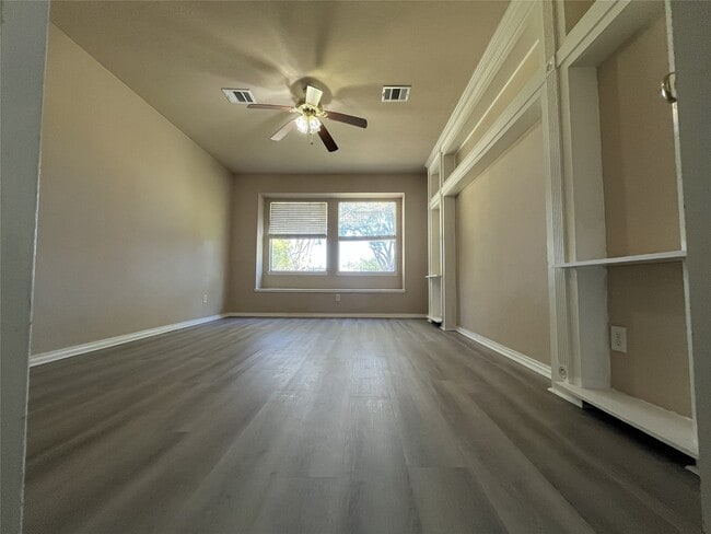 Building Photo - 2903 Surrey Trail Ln