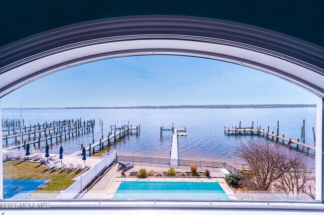 Building Photo - 709 Princeton Ave