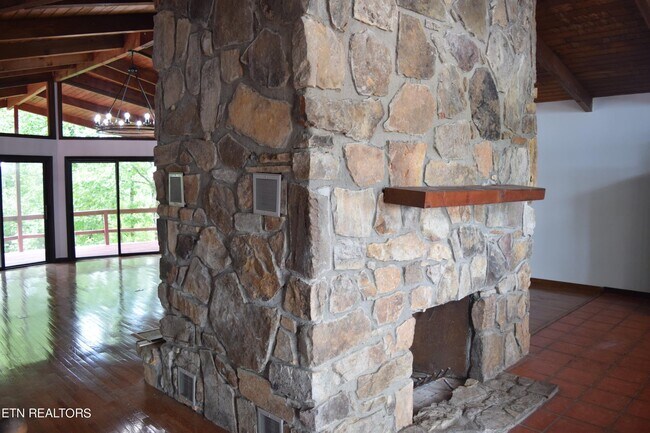 Building Photo - 289 Dark Hollow Rd N