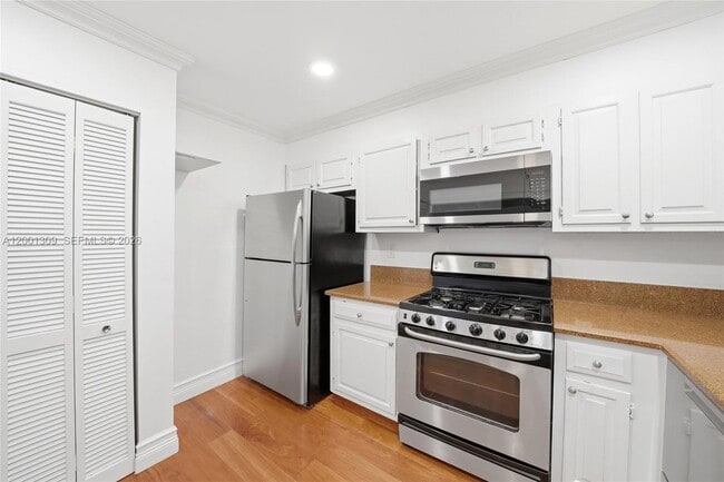 Building Photo - 6704 SW 114th Pl