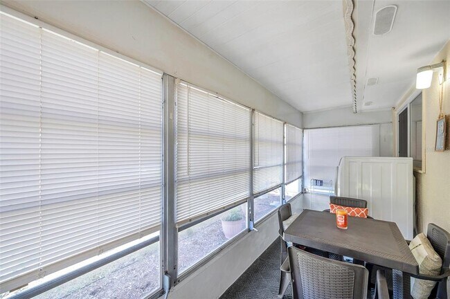 Building Photo - 1801 Bedford Terrace