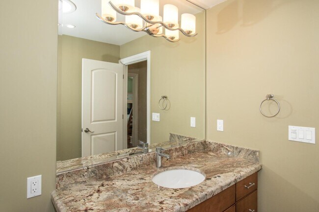 Building Photo - 446 Guadalupe Dr