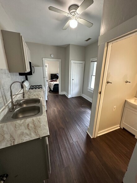 Building Photo - 841 Beecher St