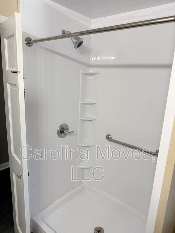 Building Photo - 121 Chipwood Ln